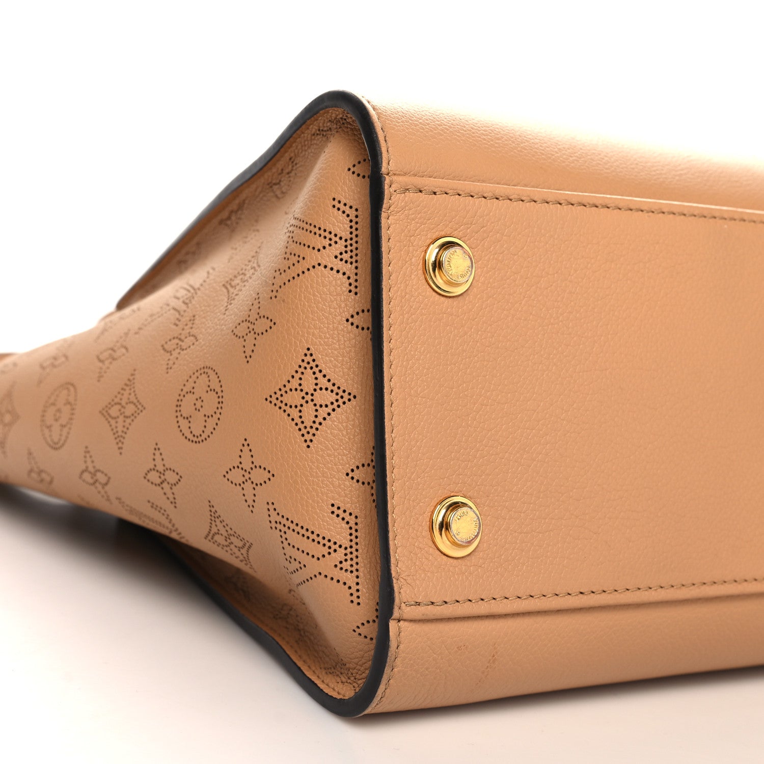 Louis Vuitton Mahina On My Side GM Arizona Beige 8 of 10