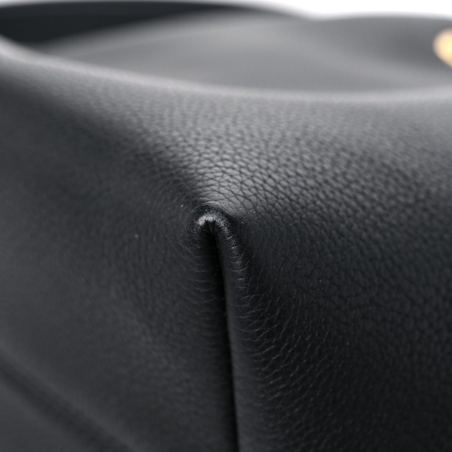 Calfskin Lockme Bucket MM Black