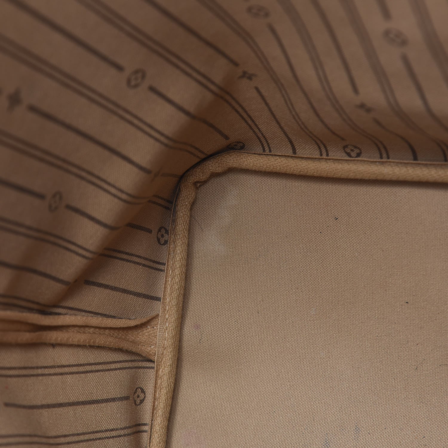 Louis Vuitton Monogram Neverfull MM 11 of 22