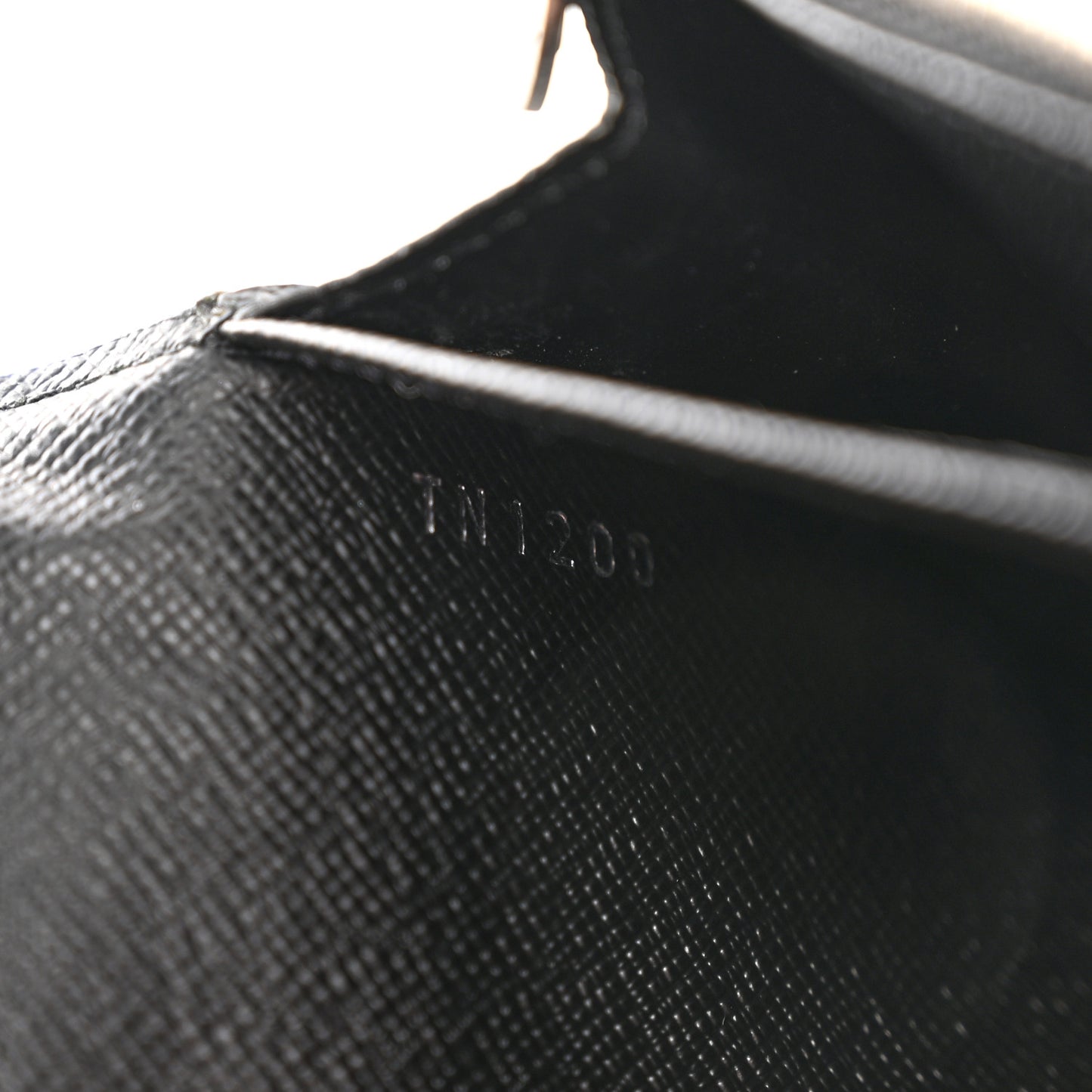 Epi Twist Wallet Black