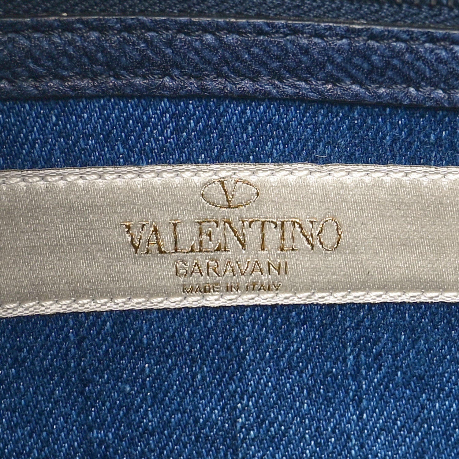 Valentino Garavani Denim Medium Guitar Strap Rockstud Rolling Flap Saddle Bag 6 of 11
