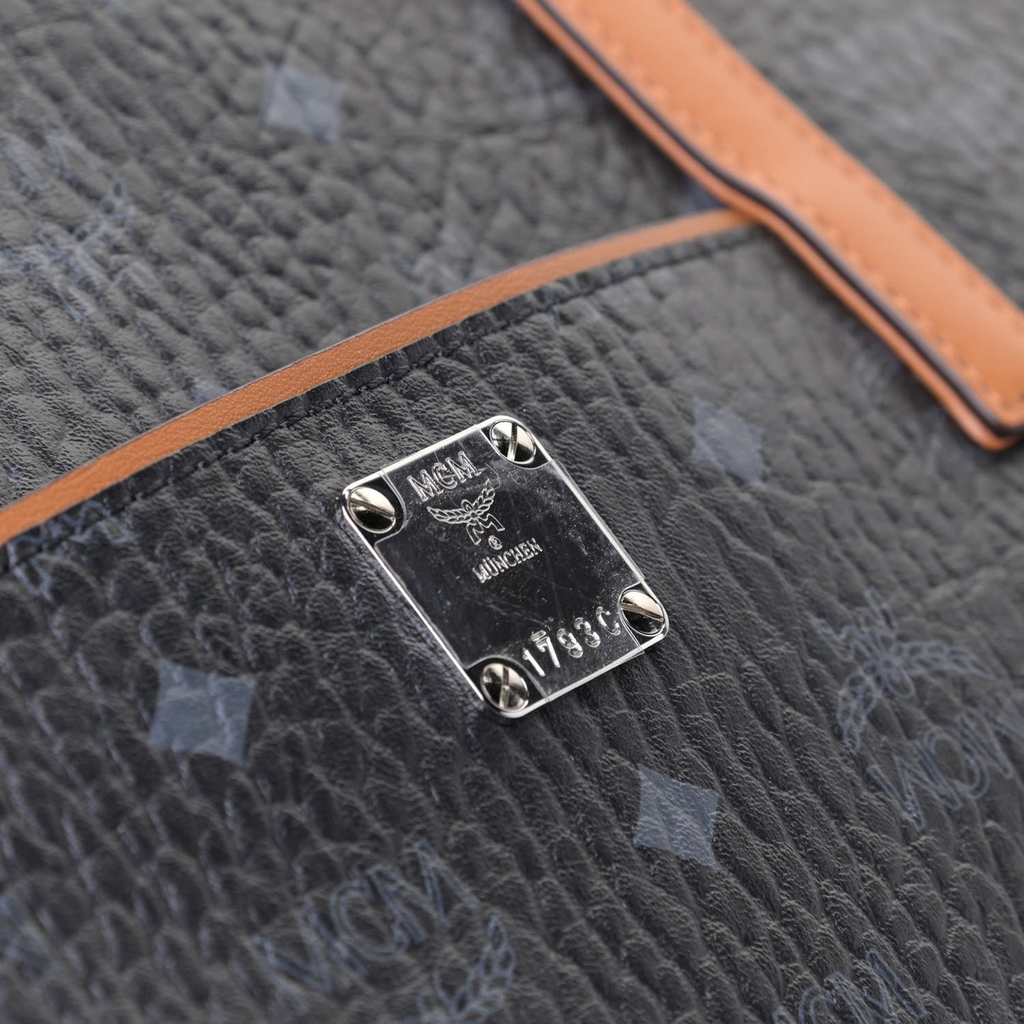 Visetos Medium Anya Shopper Tote Black