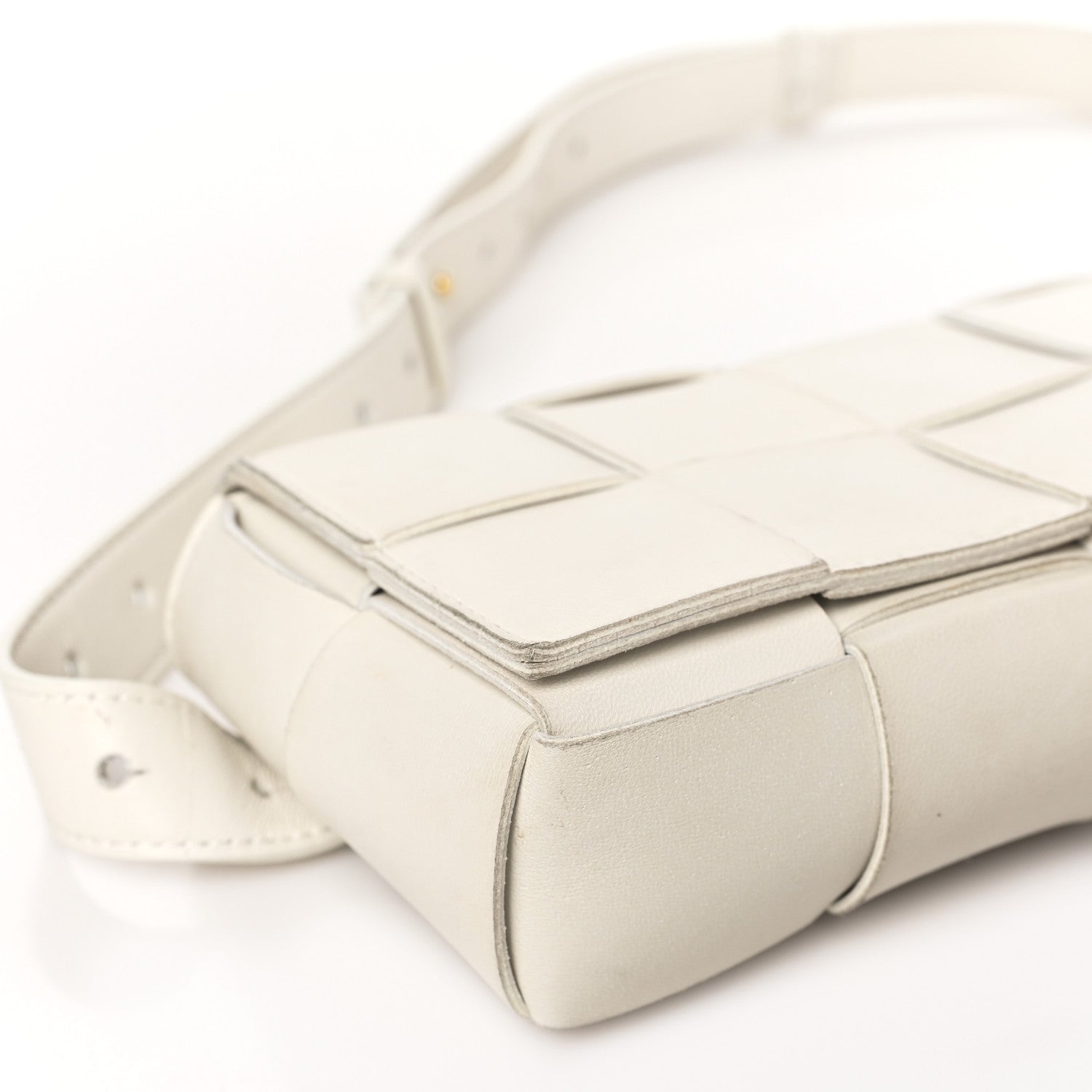 Bottega Veneta Nappa Maxi Intreccio The Belt Cassette Bag White 8 of 14