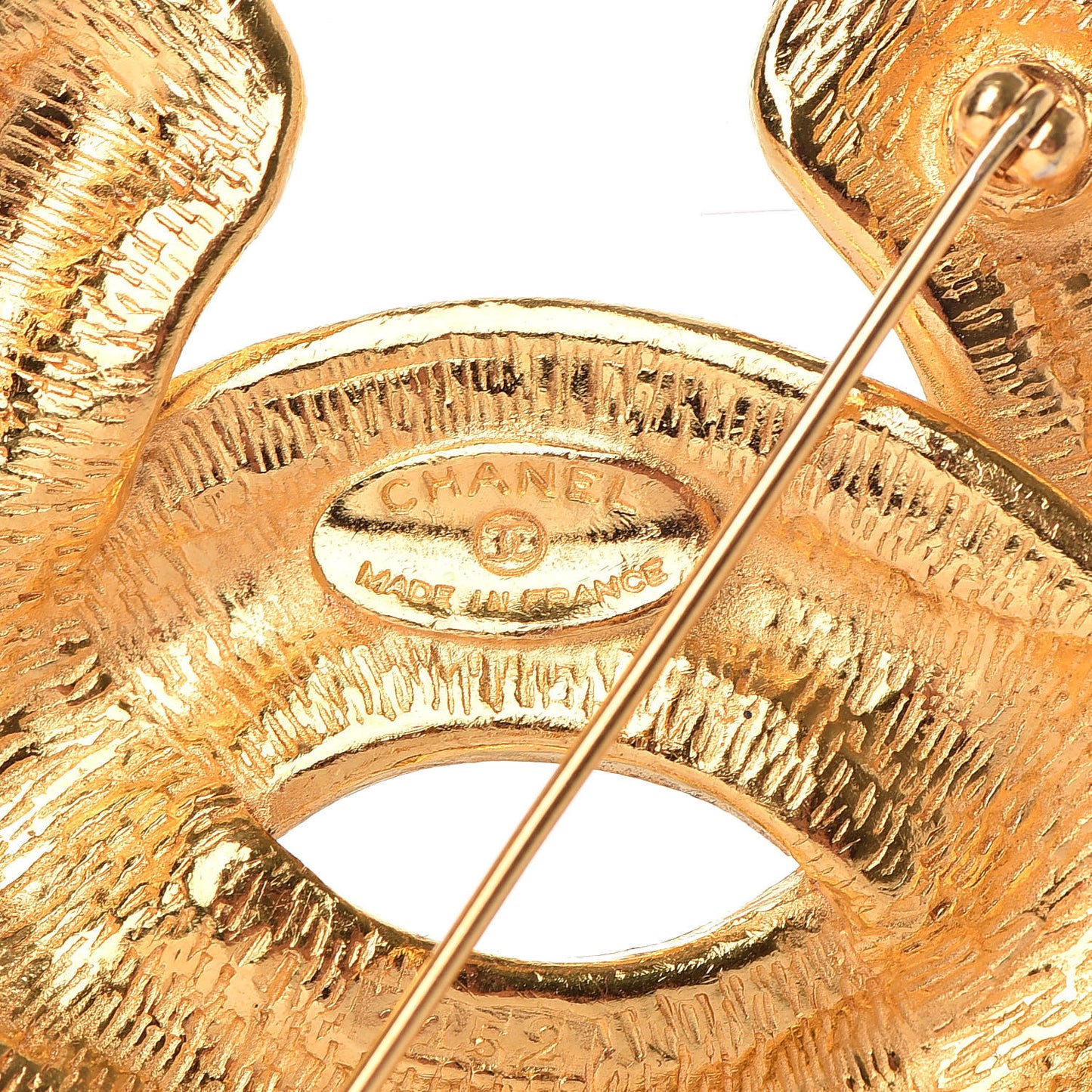 Metal Quilted Large CC Brooch Gold