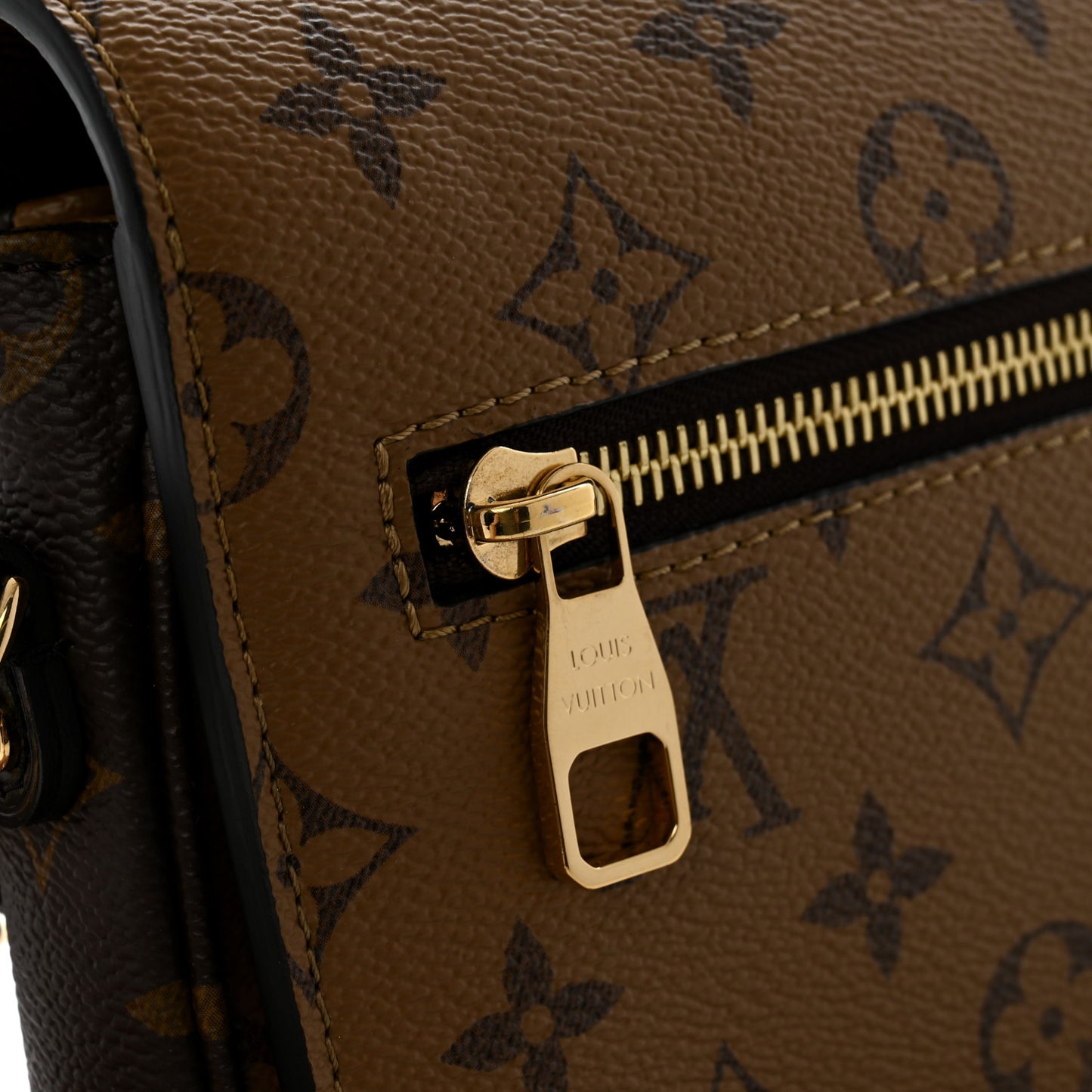 Reverse Monogram Pochette Metis