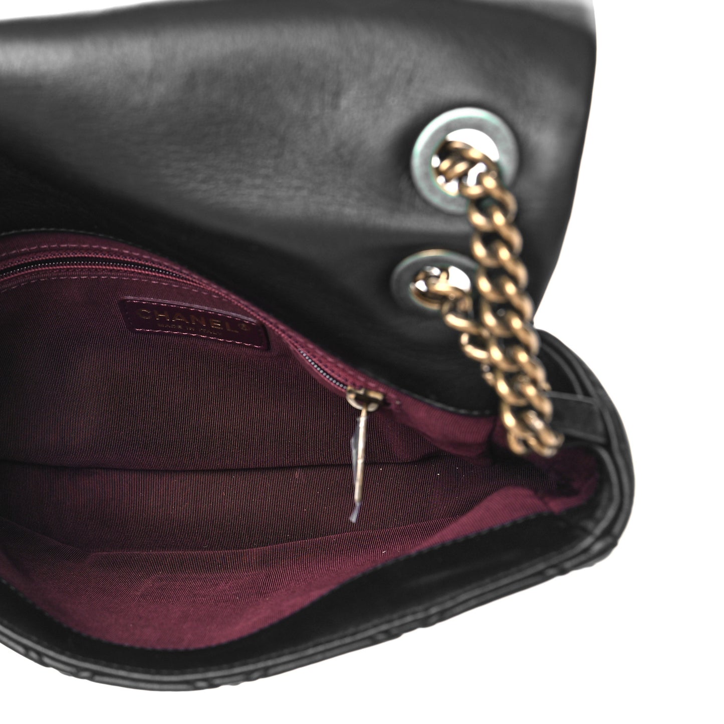 Calfskin Diamond Debossed Medium Cosmos Flap Black