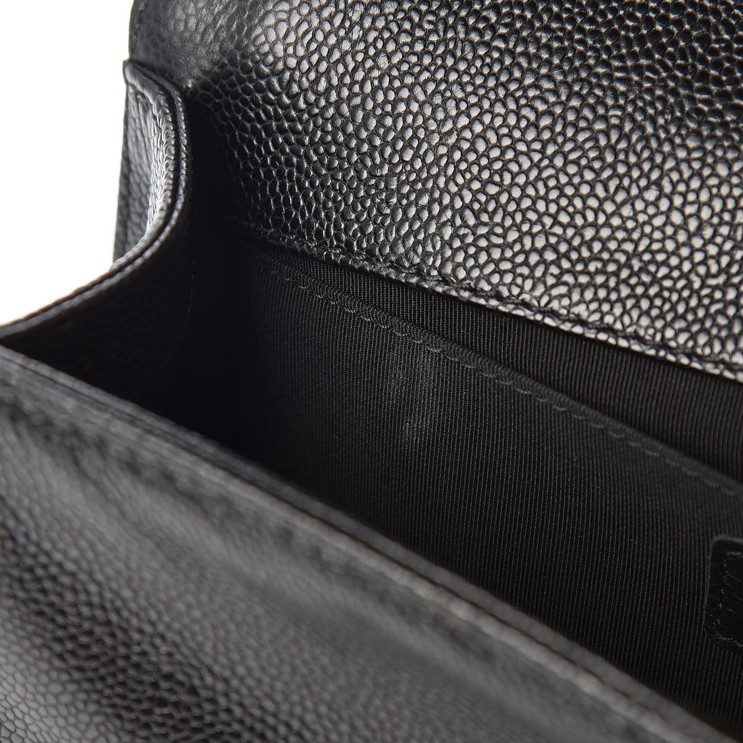 Caviar Quilted Medium Boy Flap Black
