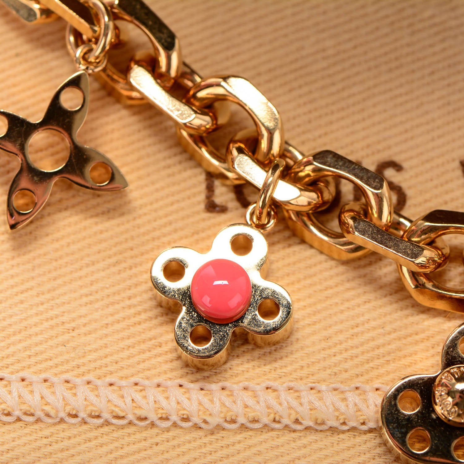 Louis Vuitton Hide and Seek Necklace Gold 4 of 7