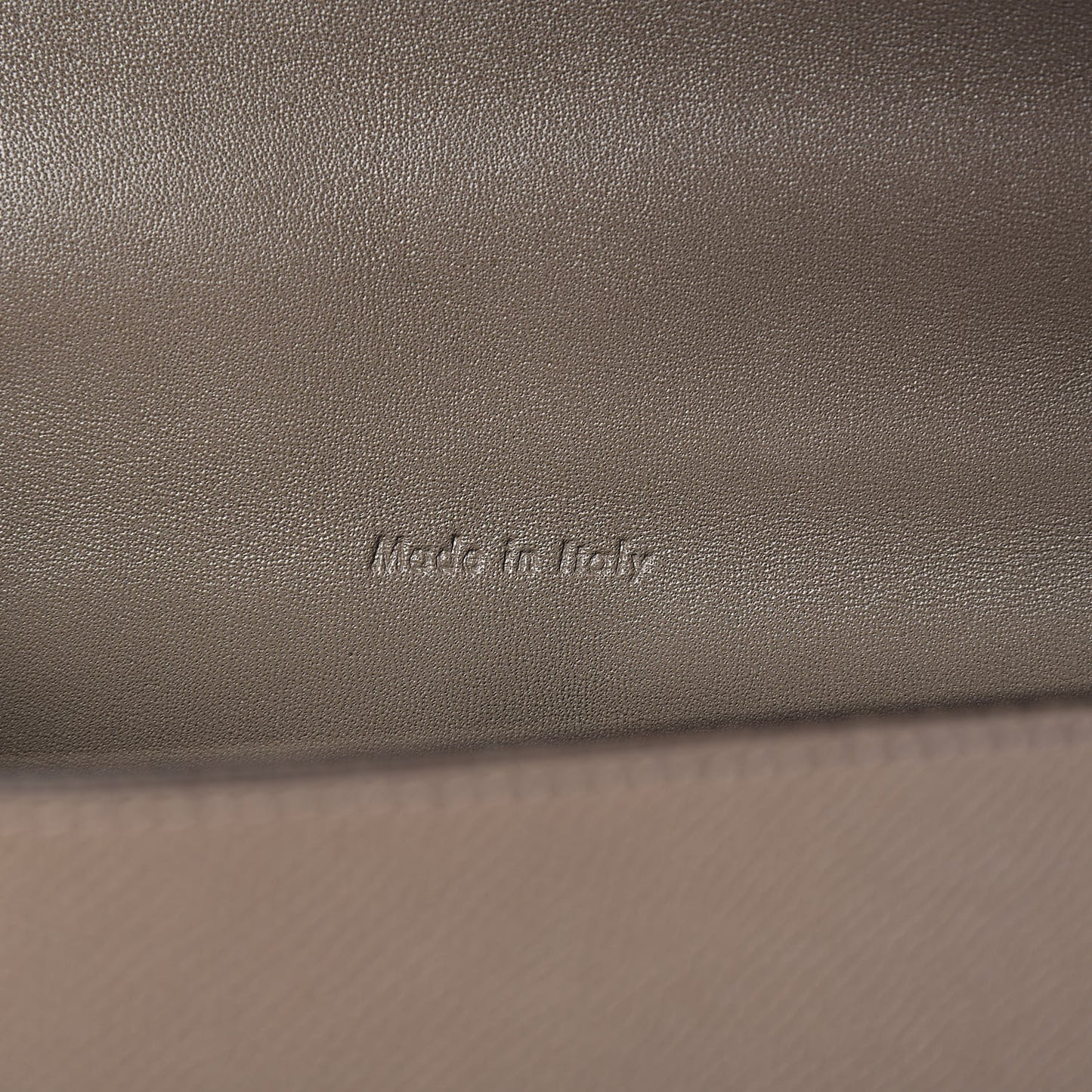 Grained Calfskin Medium Trotteur Taupe