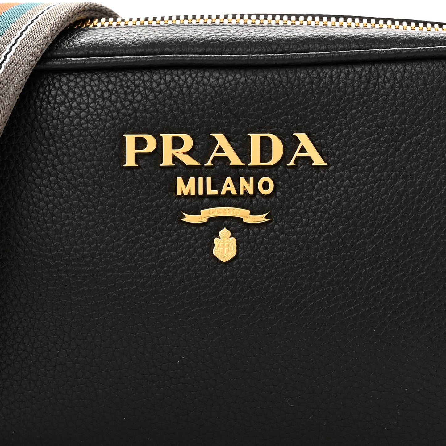 Vitello Daino Camera Crossbody Black