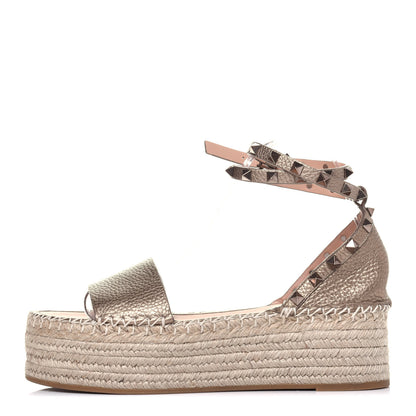 Valentino Garavani Metallic Grained Calfskin Rockstud Ankle Wrap Espadrille Flatform Sandals 39 Skin Natural 1 of 14