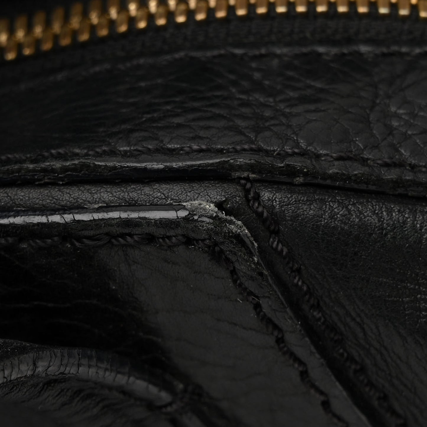 Waxy Grained Calfskin Medium Nightingale Black