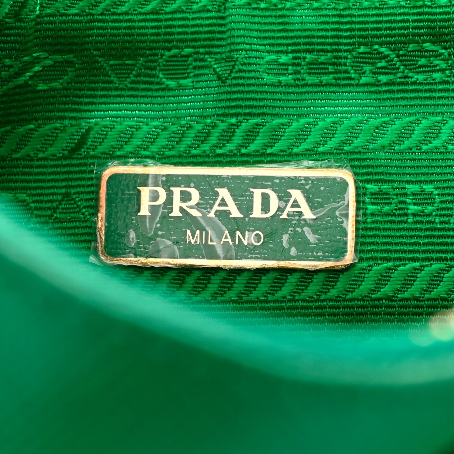 Saffiano Lux Re-Edition 2005 Shoulder Bag Menta