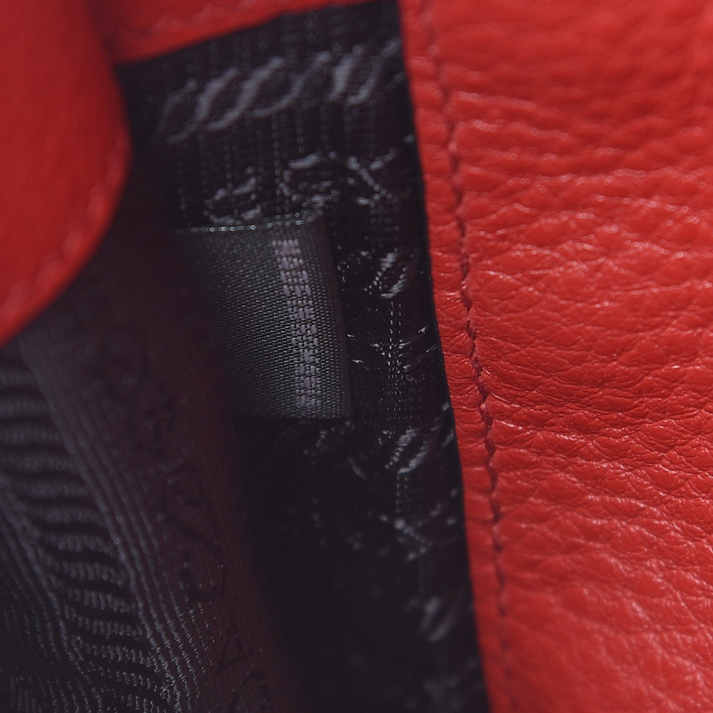 Vitello Daino Flap Crossbody Rosso