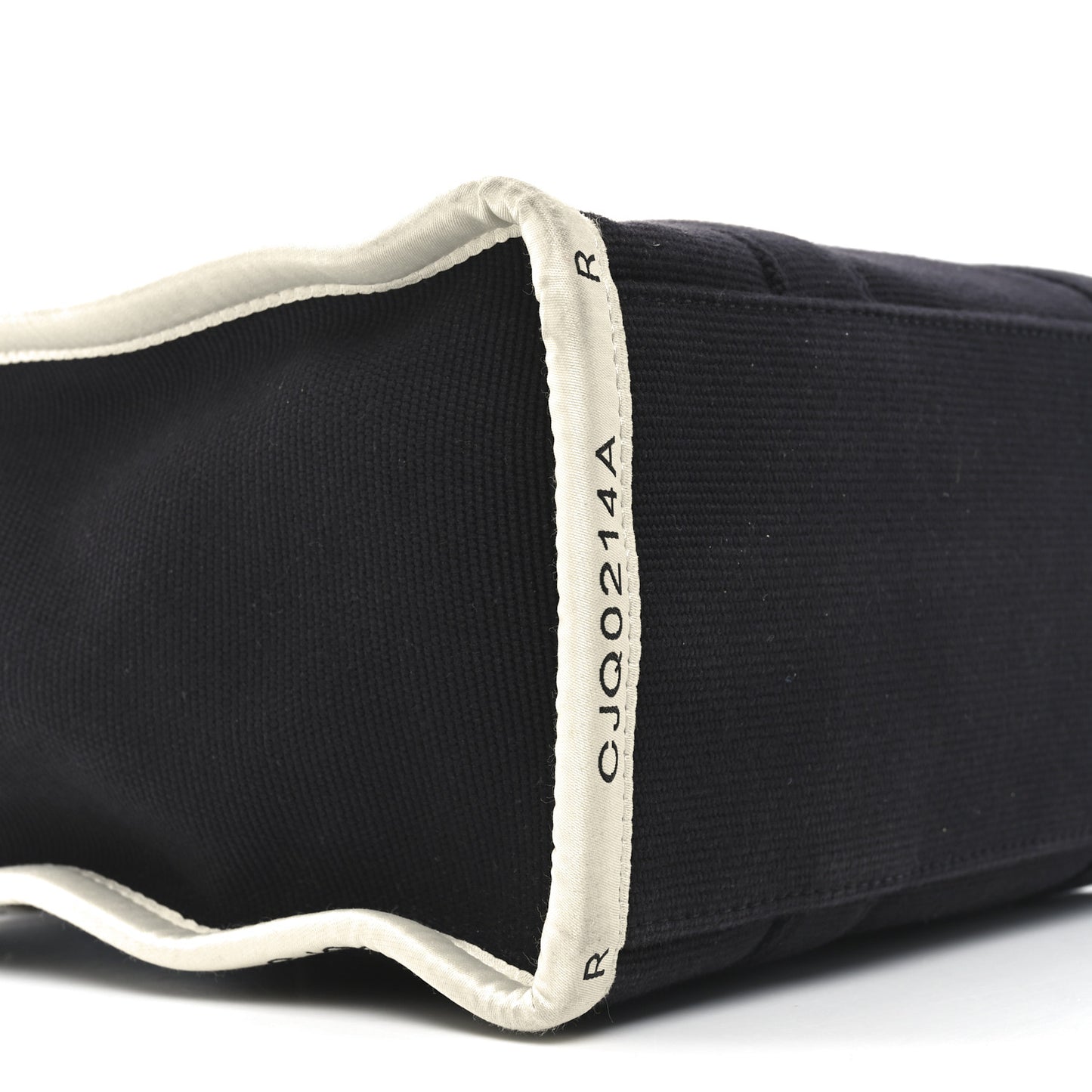 Jacquard Medium The Traveler Tote Bag Black