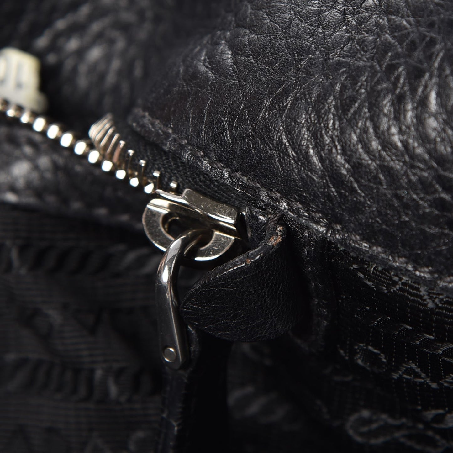 Vitello Daino Tote Nero Black