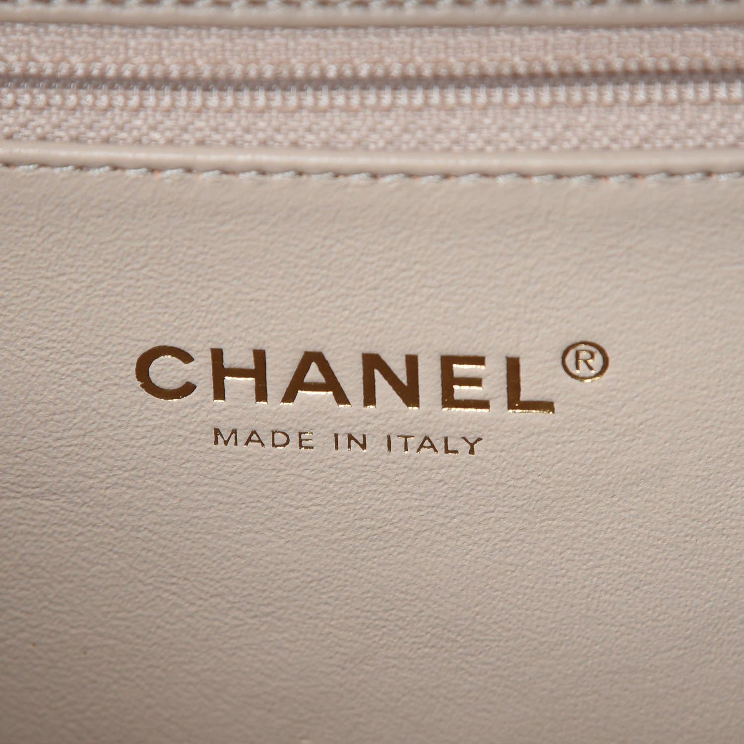 Chanel Caviar Quilted Medium CC Filigree Vanity Case White 6 of 8