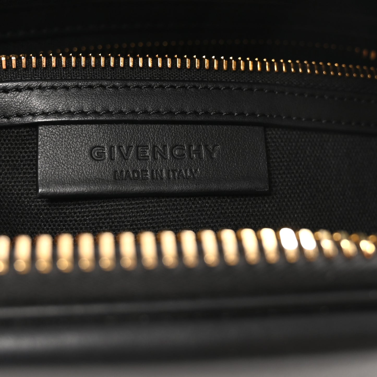Calfskin Chain Detail Small Antigona Black