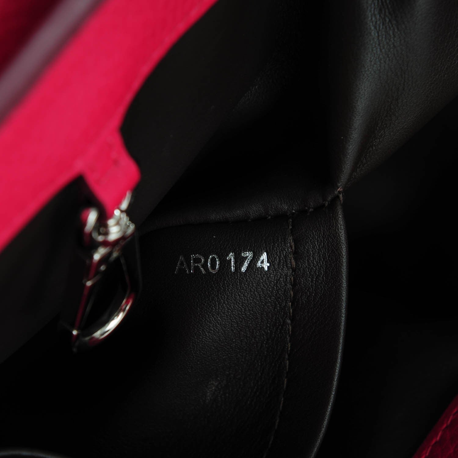 Louis Vuitton Taurillon Capucines MM Fuchsia 8 of 8