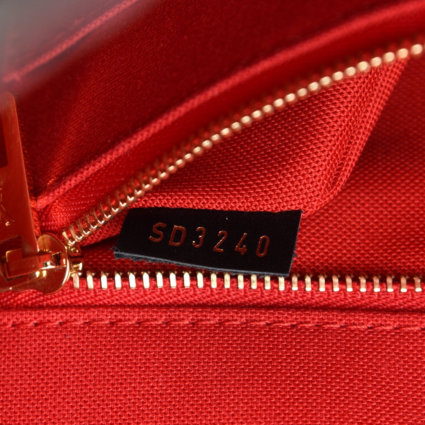 Reverse Monogram Giant Onthego MM