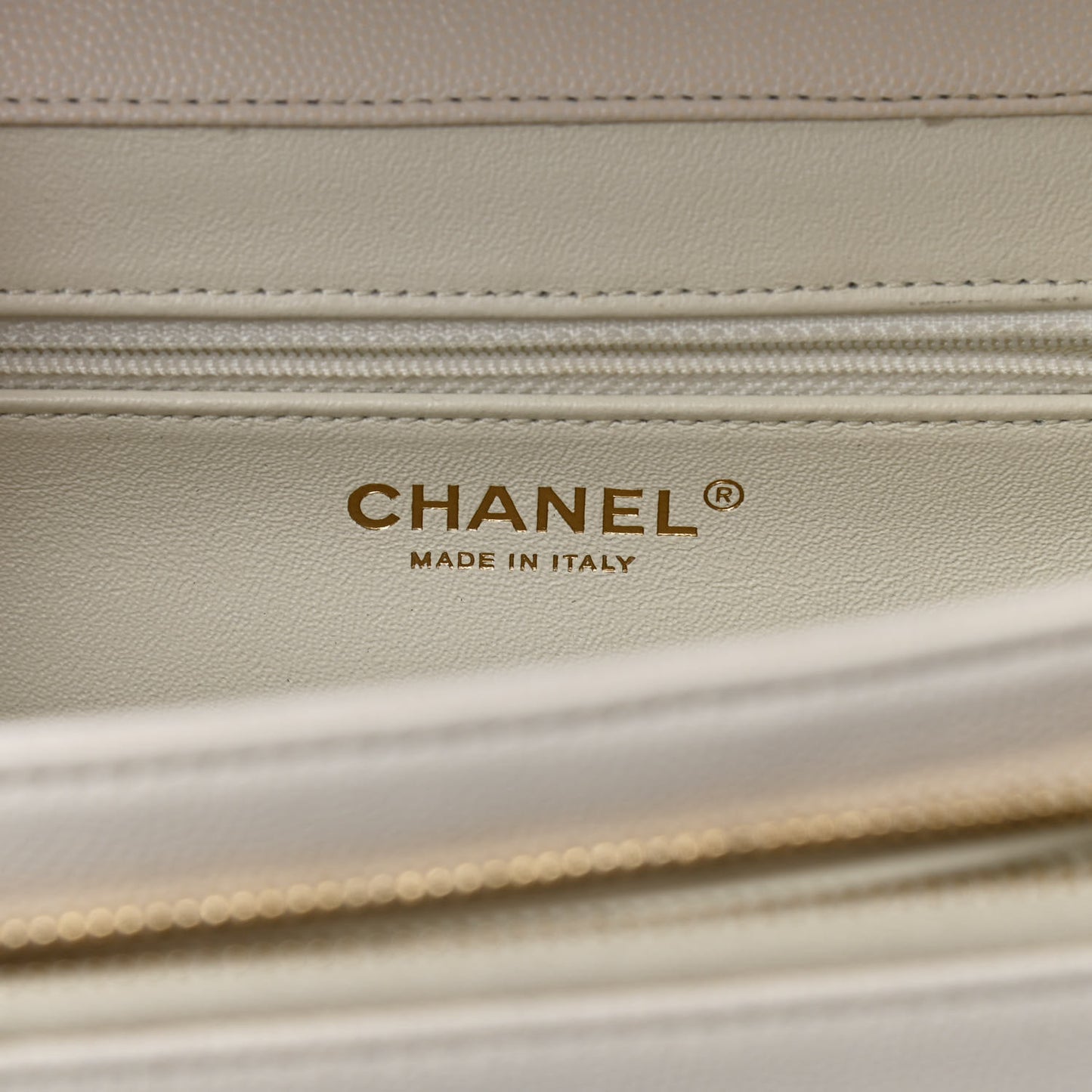 Caviar Quilted Large Business Affinity Flap White