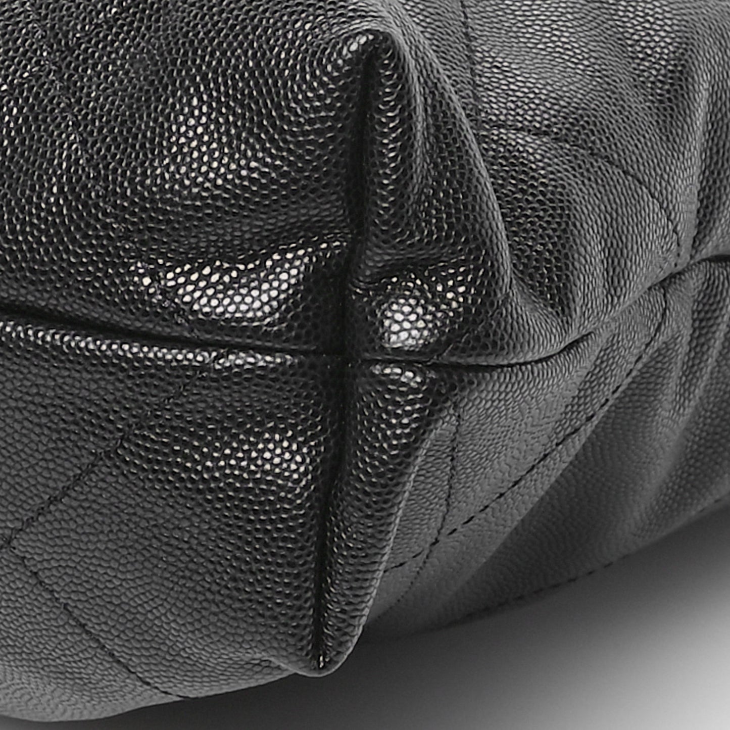 Shiny Caviar Quilted Monochrome Small Chanel 22 Black