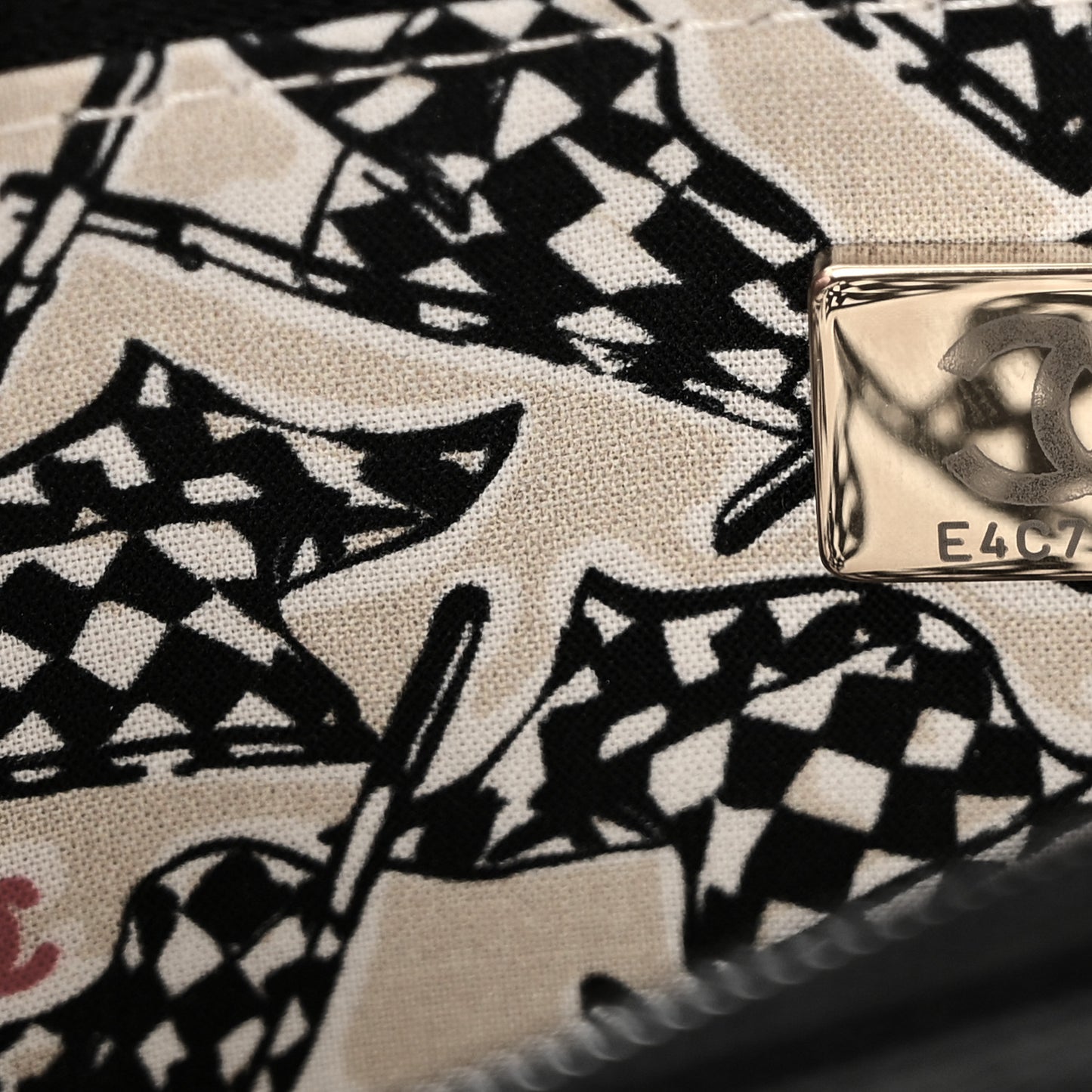 Caviar Quilted Striated CC Wallet On Chain WOC Black