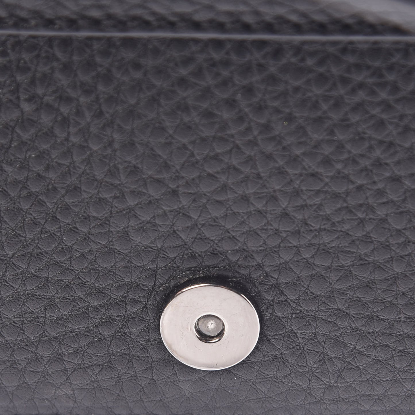 Grained Calfskin Onyx Rockstud Rolling Wallet on Chain Black