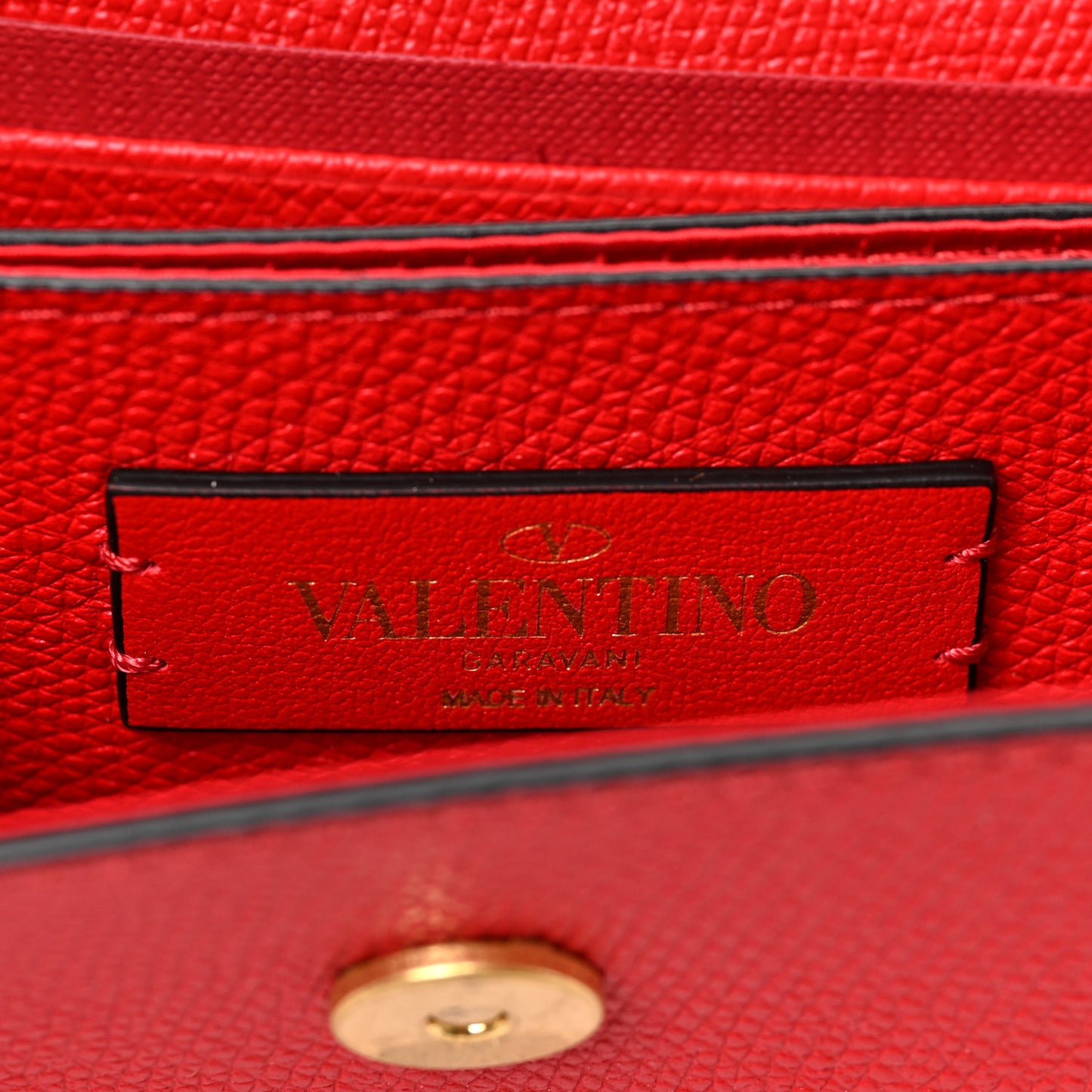 Grainy Calfskin VLogo Compact Wallet with Chain Rouge Pur