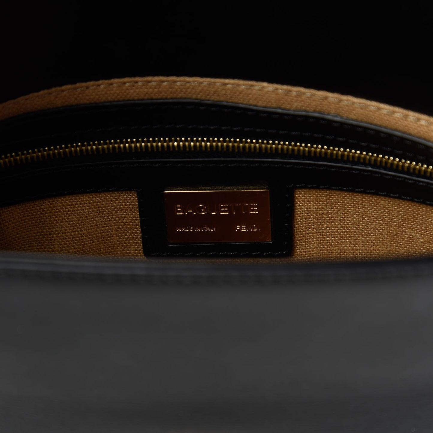 Vitello Baguette Trace Black