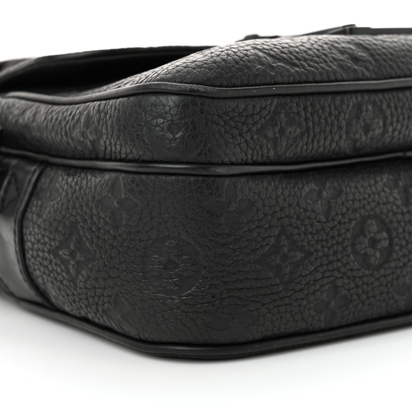 Taurillon Monogram S Lock Messenger Black