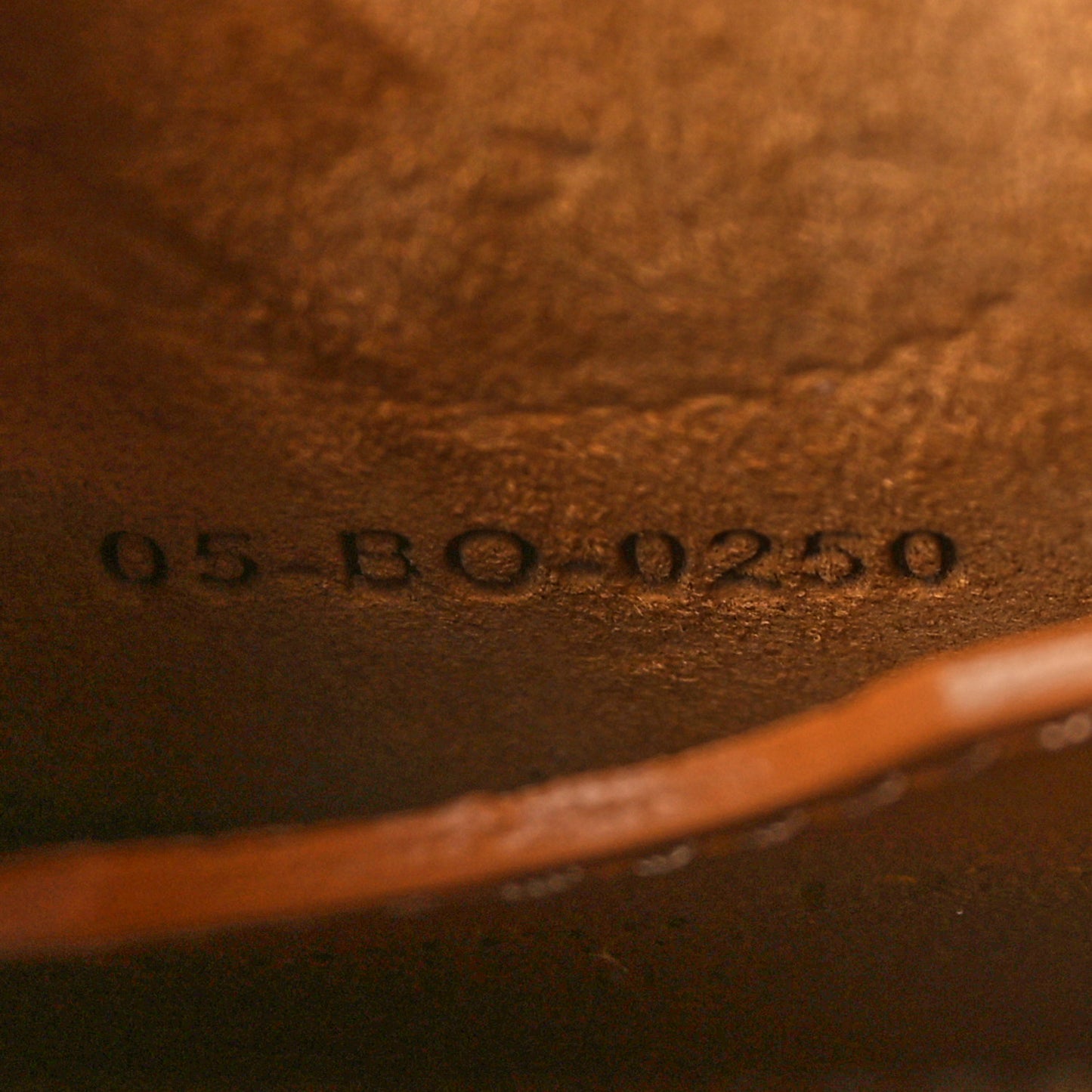 Box Calfskin Medium Bobby Flap Camel