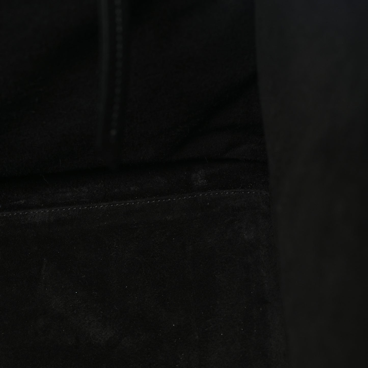 Grained Calfskin Medium Phantom Luggage Black