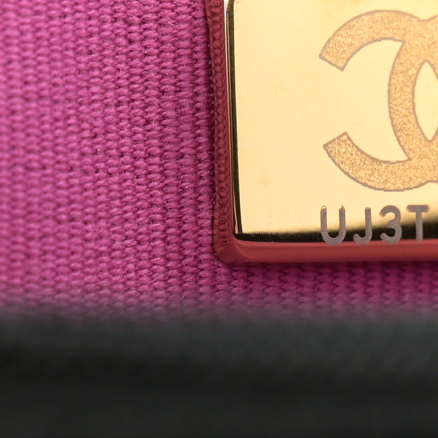 Caviar Quilted Textured CC Wallet On Chain WOC Black
