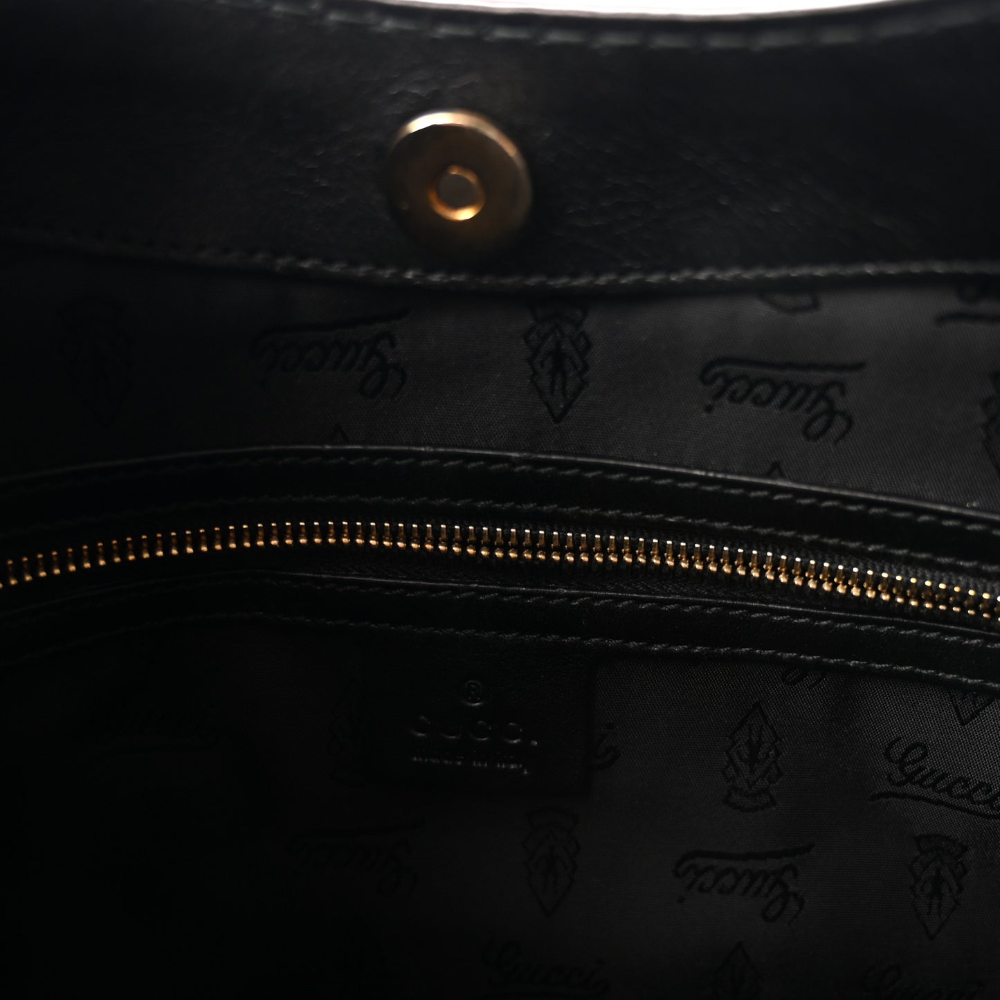 Dialux Queen Bow Hobo Black