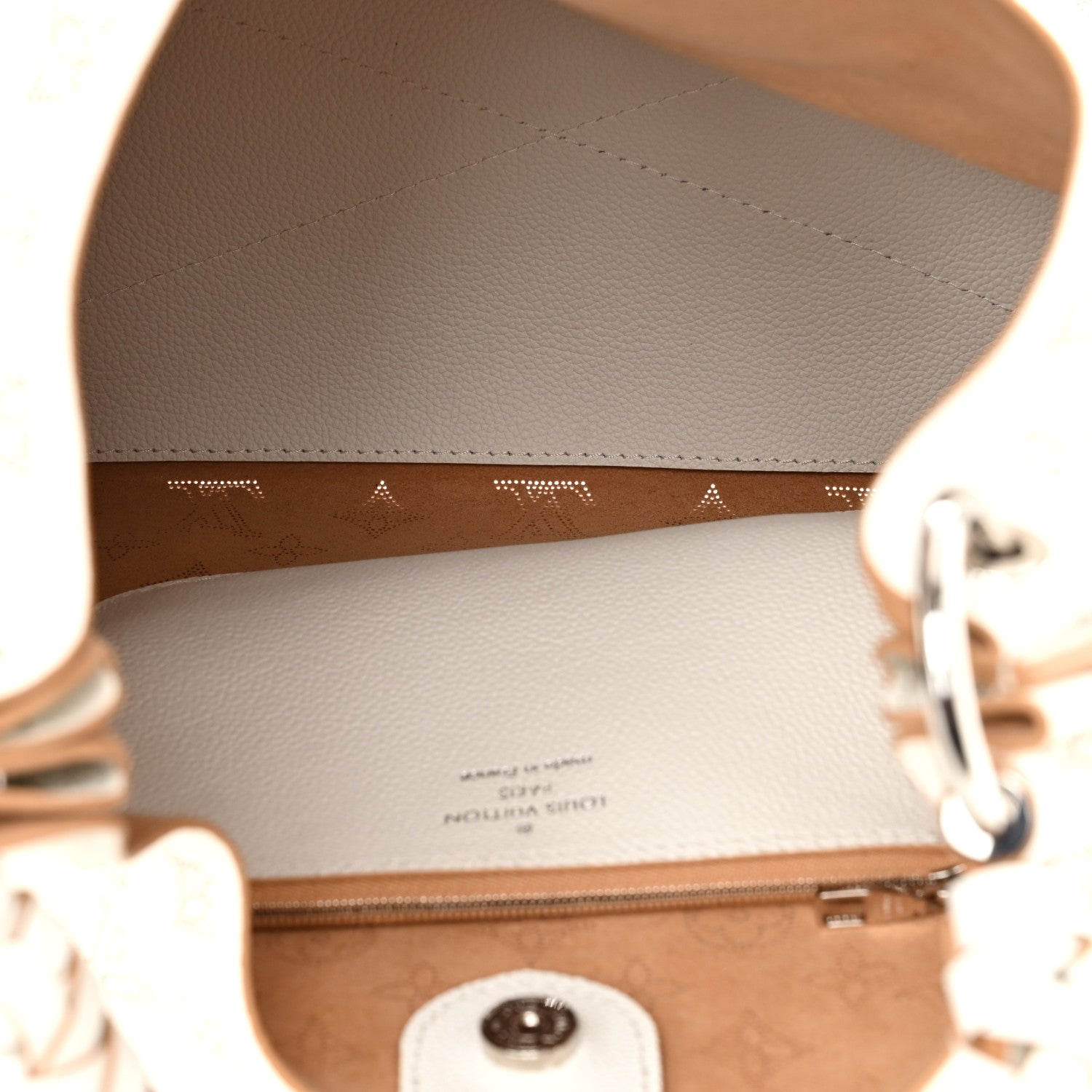 Louis Vuitton Mahina Carmel Hobo Snow 5 of 11