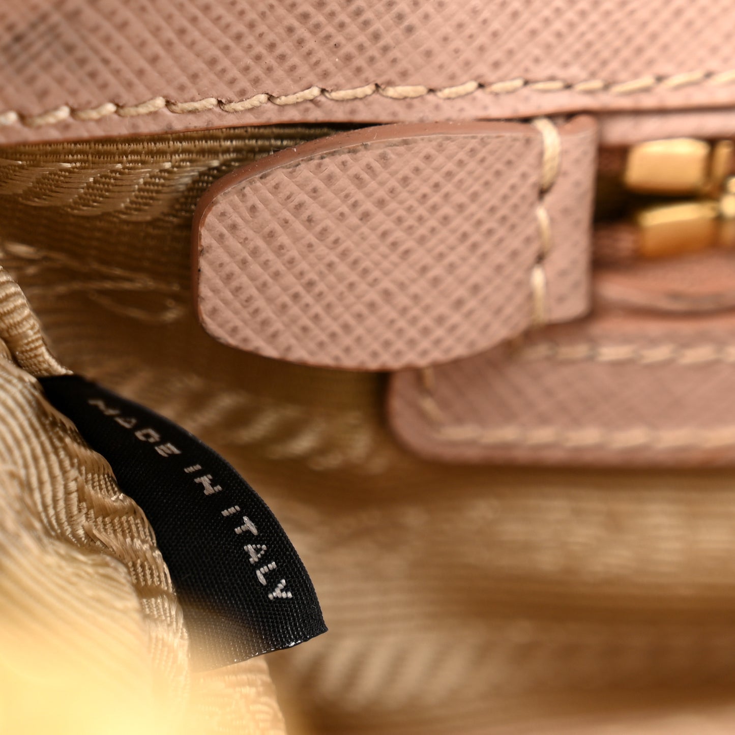Saffiano Medium Galleria Double Zip Tote Cammeo