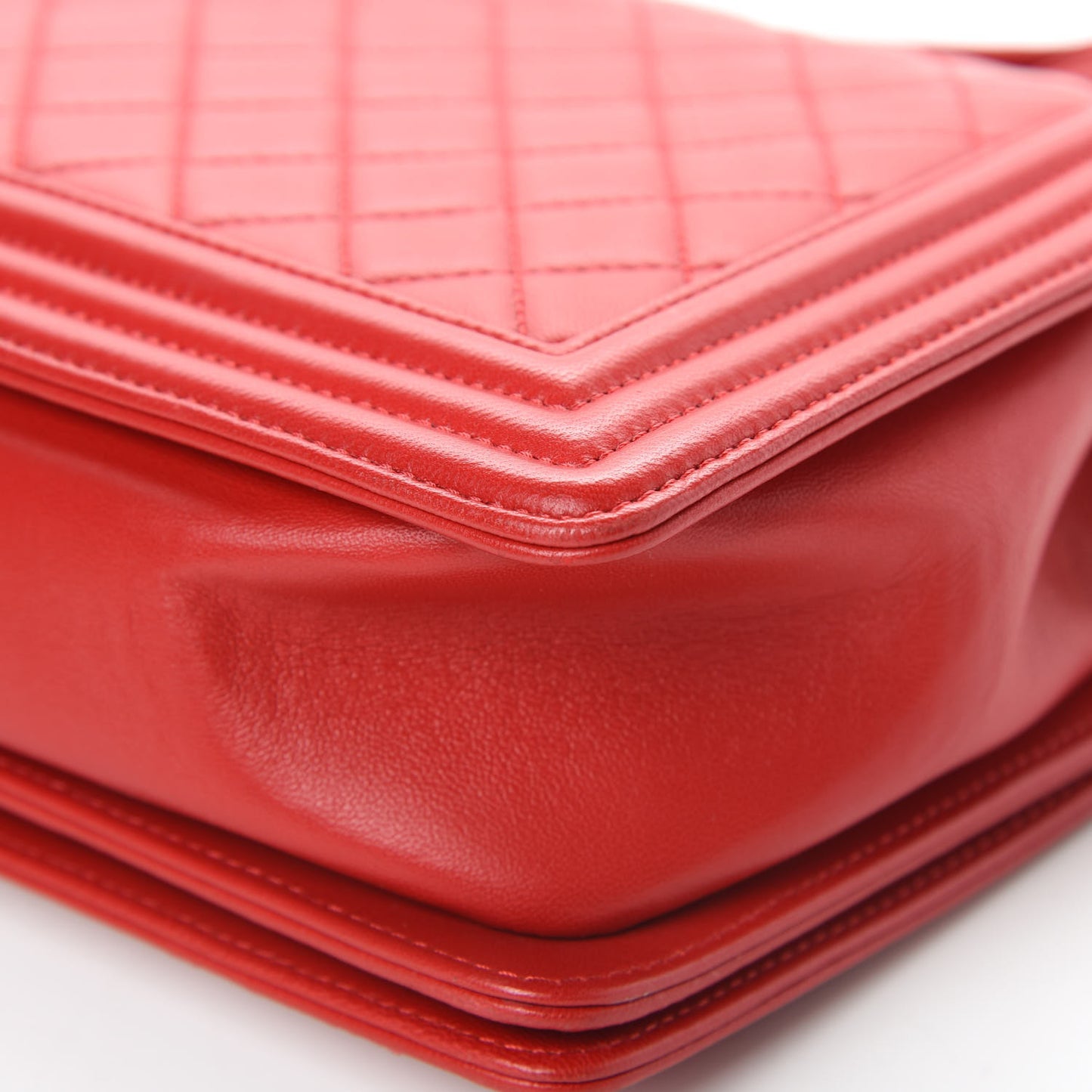 Lambskin Quilted New Medium Boy Flap Red