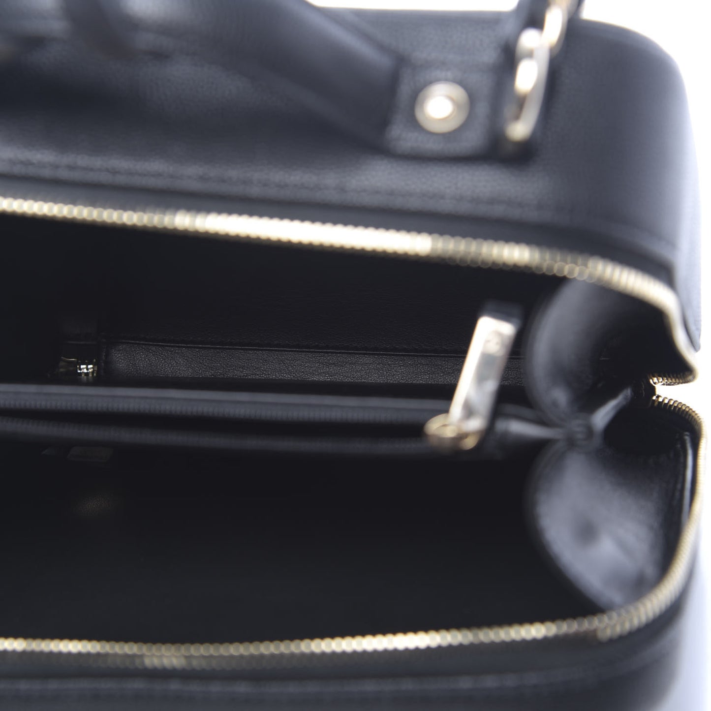 Caviar Quilted Medium CC Filigree Vanity Case Black