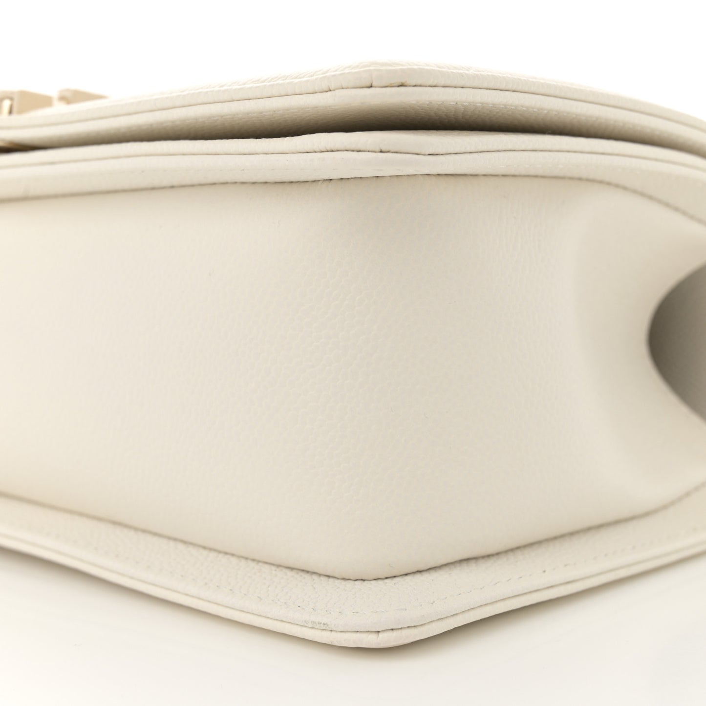 Caviar Quilted Medium Boy Flap White