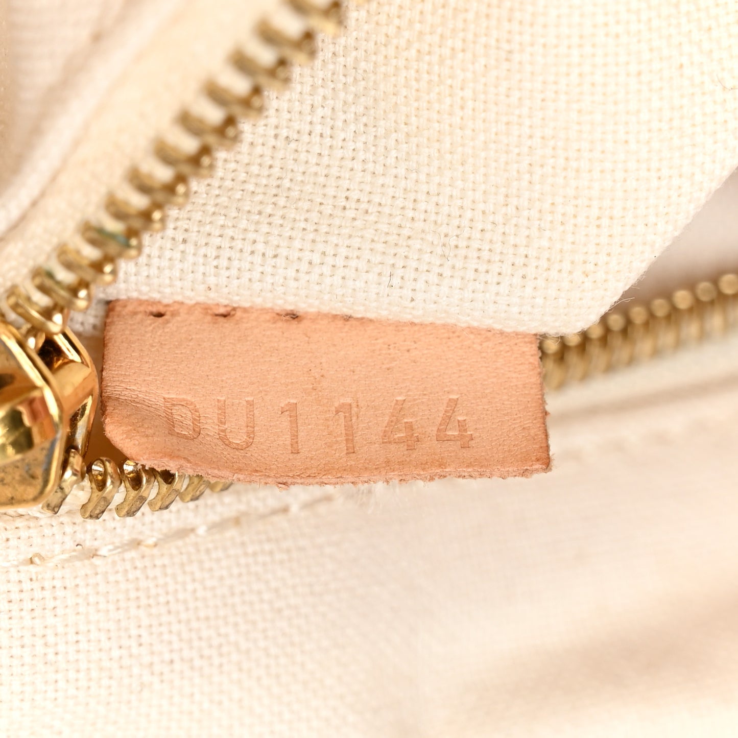 Damier Azur Cabas Adventure MM