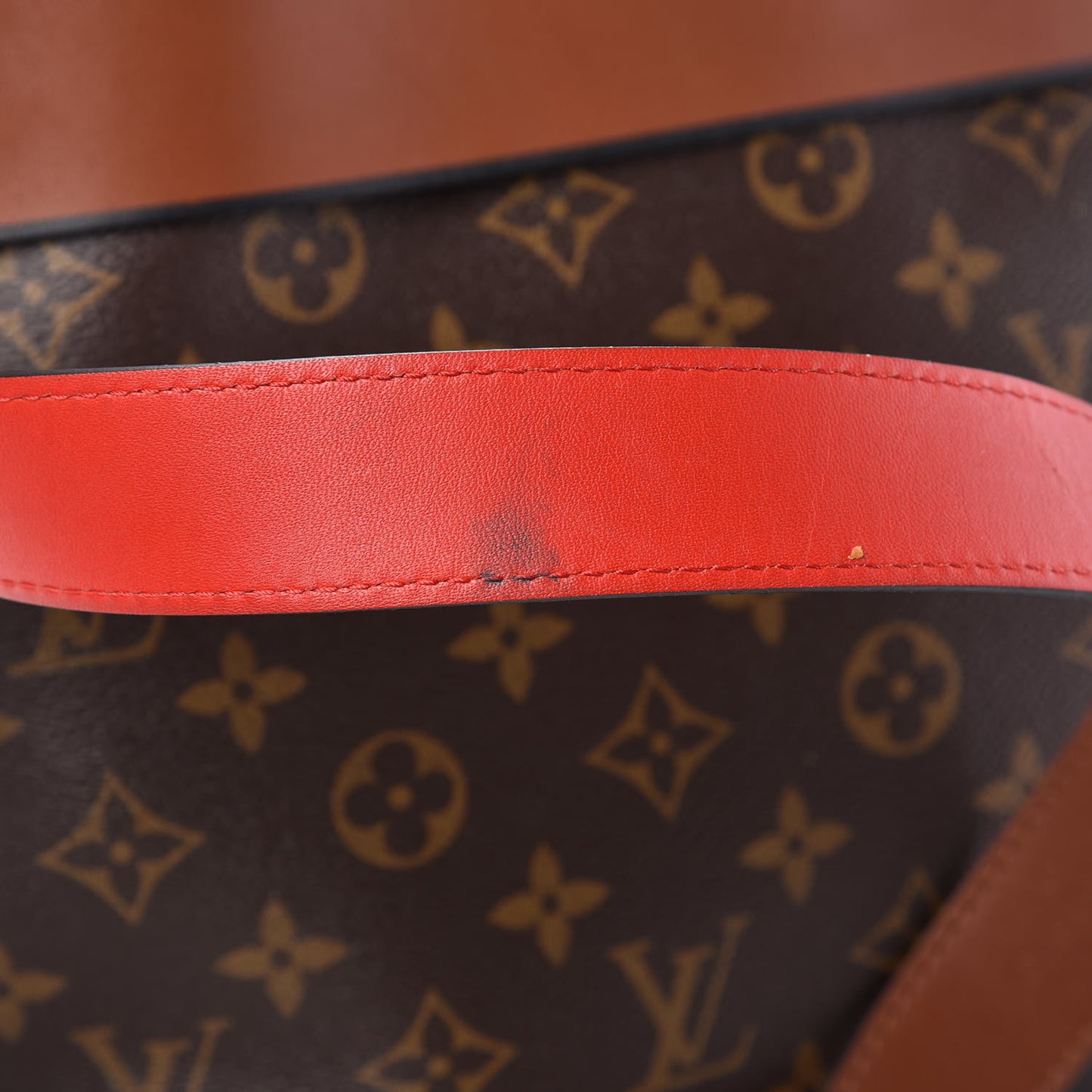 Monogram Tuileries Besace Caramel Rouge