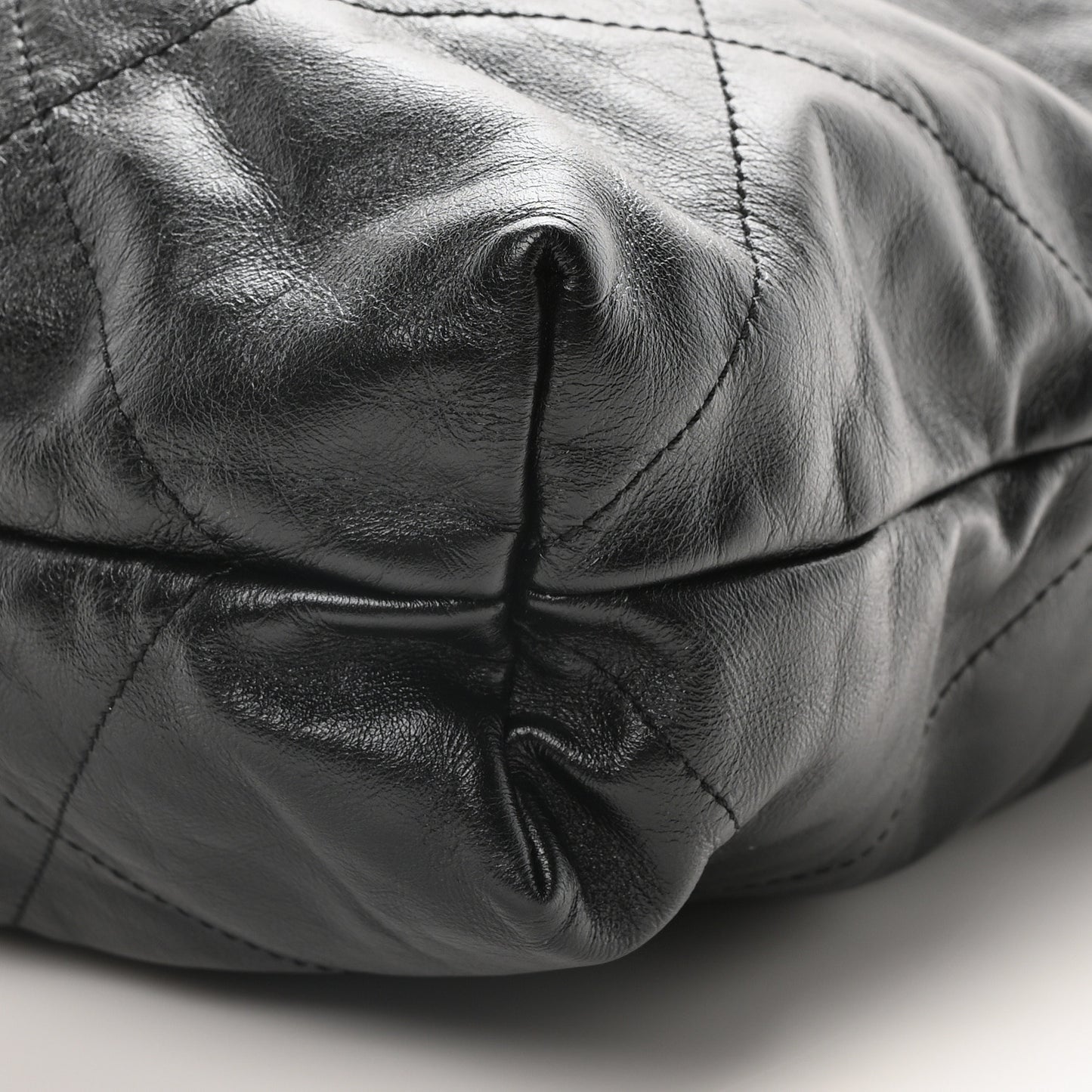 Shiny Calfskin Quilted Chanel 22 Black
