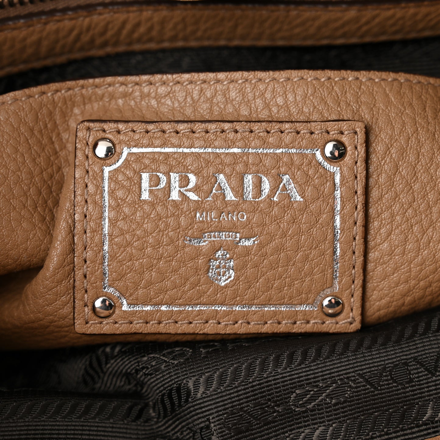 Vitello Daino Shopping Tote Sesamo