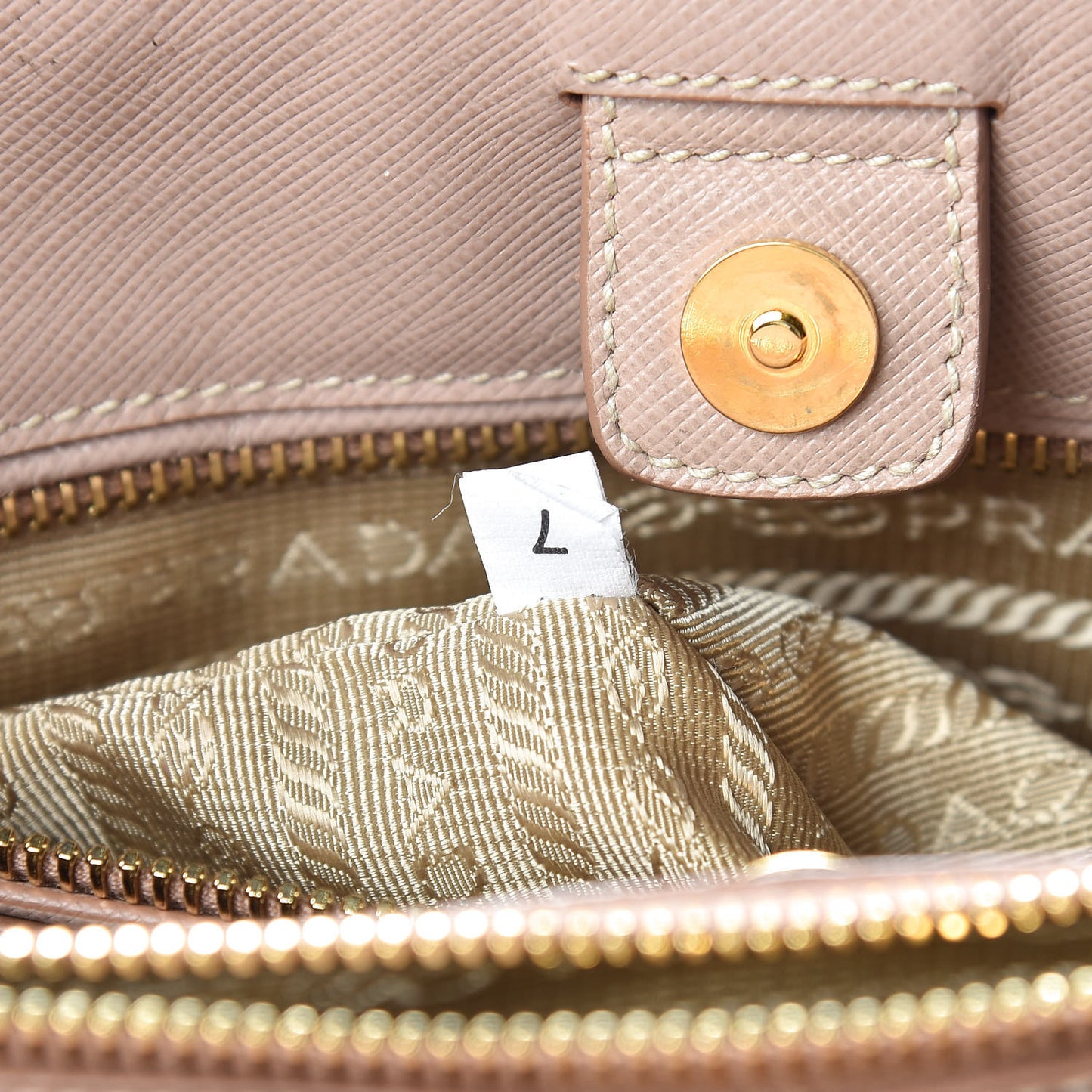 Saffiano Lux Medium Tote Cammeo