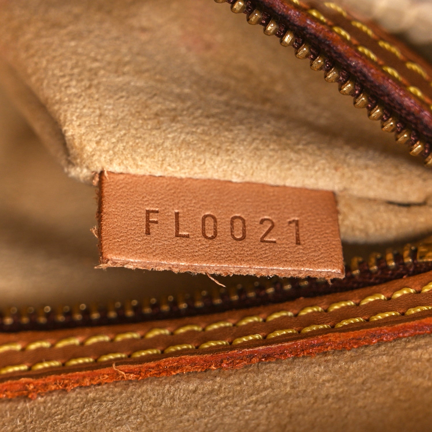 Louis Vuitton Monogram Looping MM 7 of 10