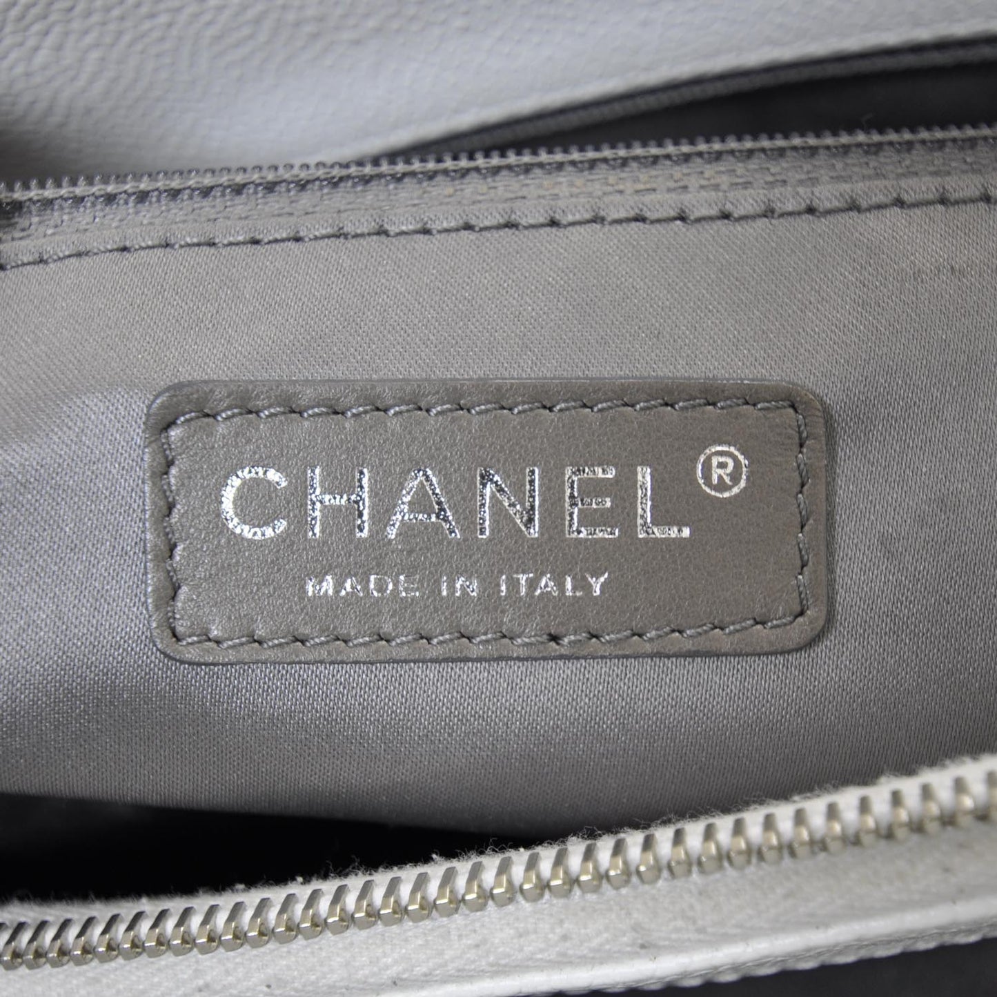 Caviar Grand Shopping Tote GST White