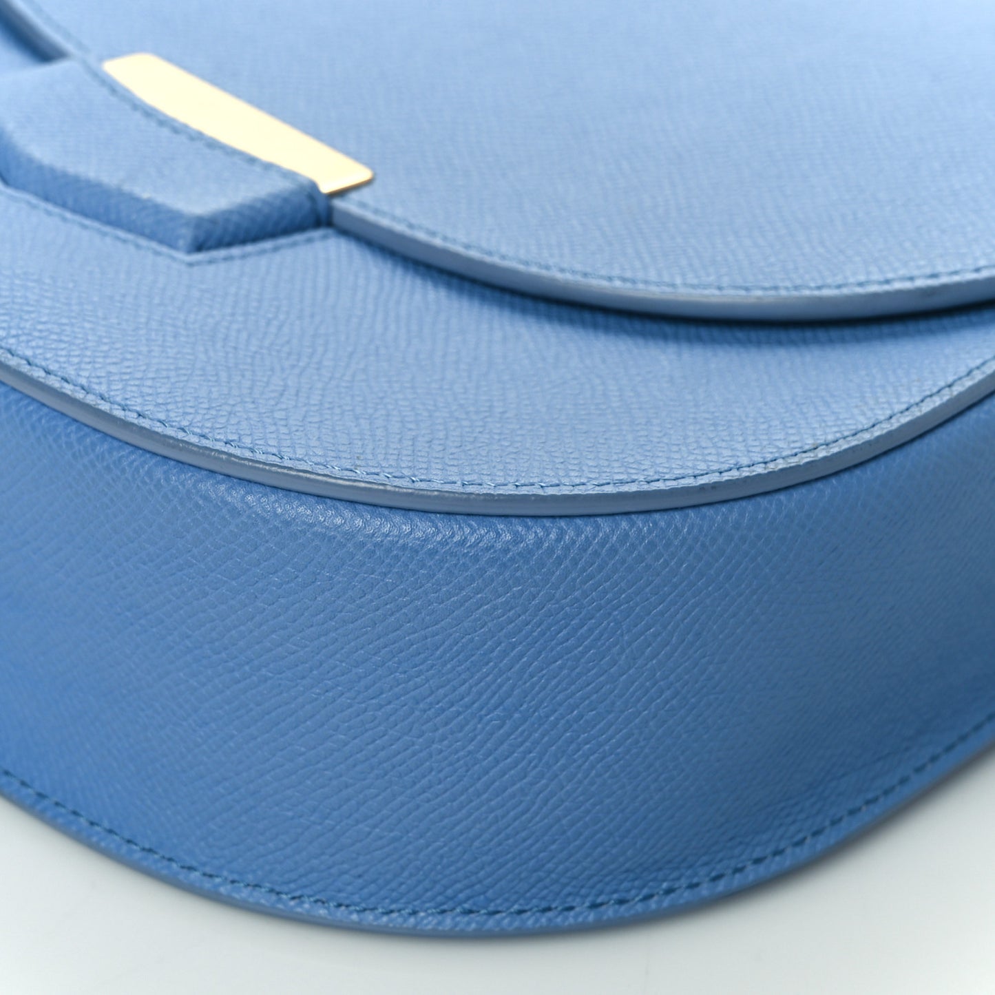 Grained Calfskin Medium Trotteur Porcelain