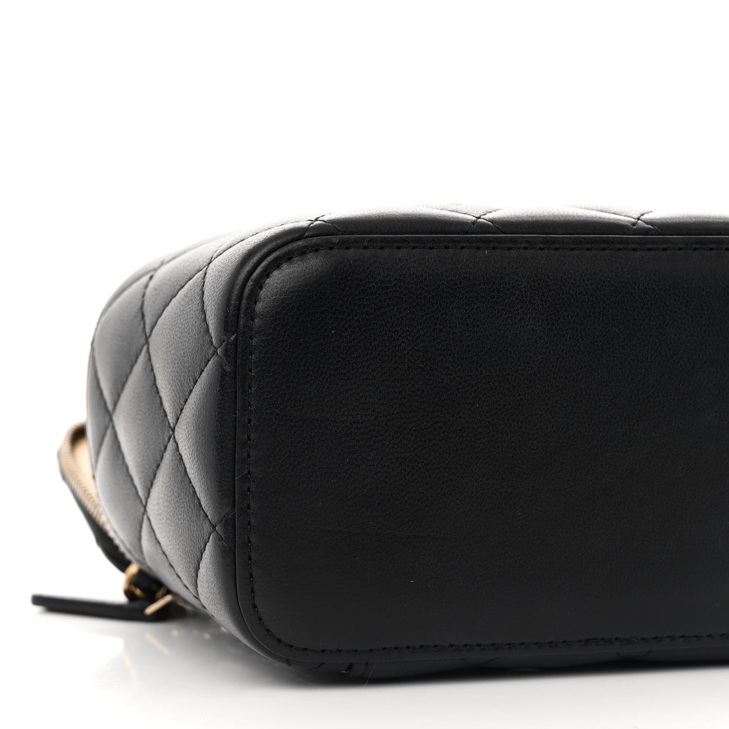Lambskin Quilted Pearl Crush Small Vanity Case With Chain Black