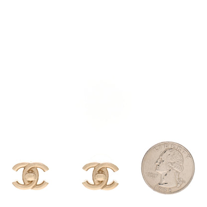 Chanel CC Turnlock Clip On Earrings Gold 2 of 5
